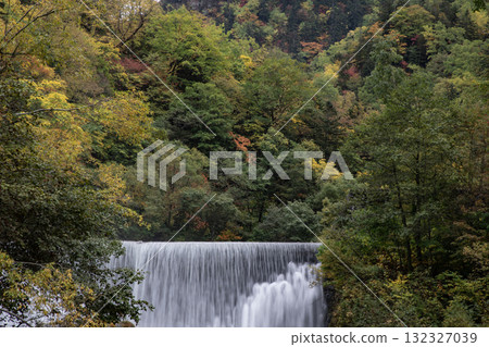 天人峽的秋天 132327039