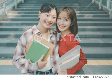 女大學生 女生 女孩 132327076