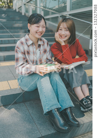 女大學校園生活 女大學校園生活 132327088