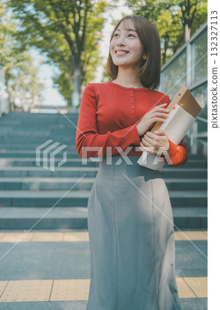 女大學生 大學生 學校通勤 132327113