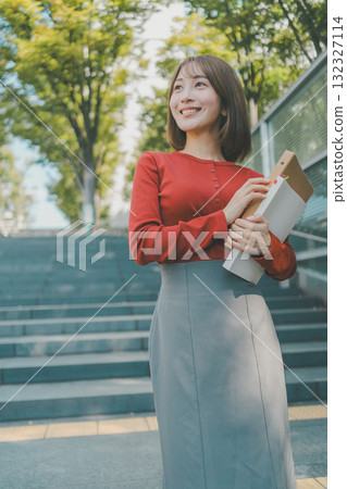 女大學生 大學生 學校通勤 132327114