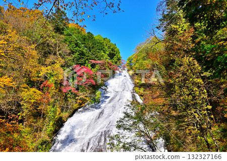 Autumn leaves at Yutaki Falls, one of the three famous waterfalls in Oku-Nikko 132327166