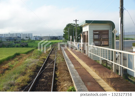 山形鐵道（花長井線）南陽市政府站車窗外的景色 132327358