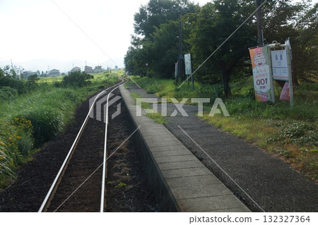 山形鐵道(花長井線)~梨鄉站車窗外的風景 山形鐵道(花長井線)~梨鄉站車窗外的風景 132327364