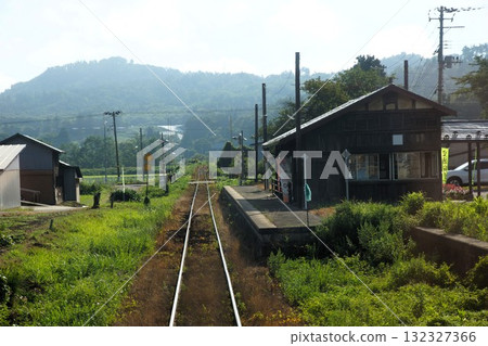 山形鐵道（花長井線）西大塚站車窗外的景色 132327366