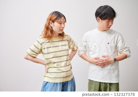 Couple facing each other, pregnant woman, maternity 132327378