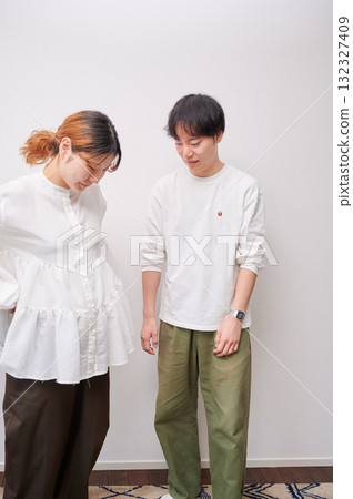 Couple facing each other, pregnant woman, maternity 132327409