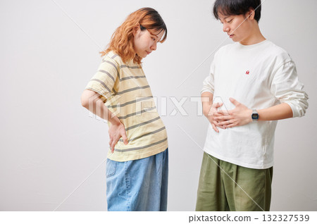 Couple facing each other, pregnant woman, maternity Couple facing each other, pregnant woman, maternity 132327539