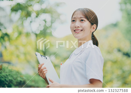 一名女護士的肖像 132327588