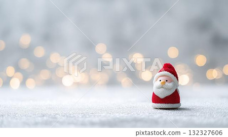 雪地裡可愛的聖誕老人 雪地裡可愛的聖誕老人 132327606