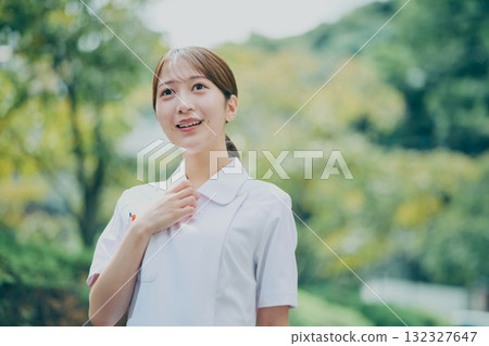 一名女護士的肖像 132327647