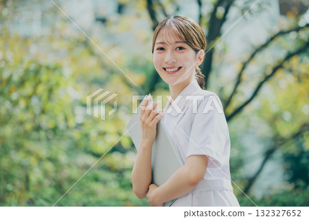 一名女護士的肖像 132327652