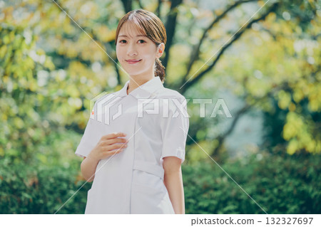 一名女護士的肖像 132327697