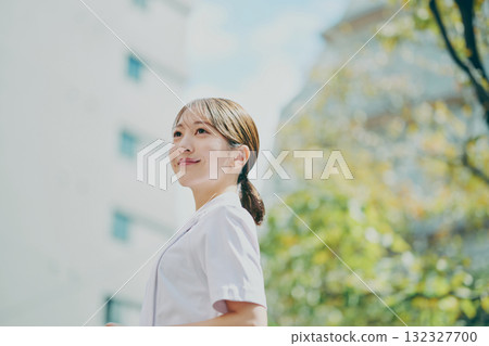 一名女護士的肖像 132327700