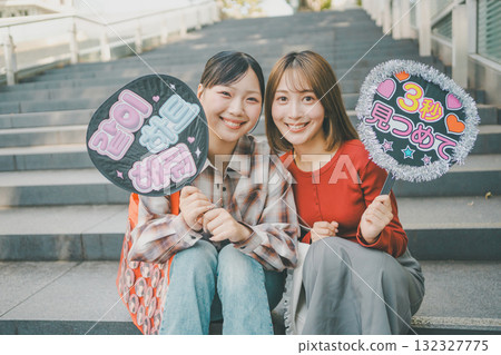 女生 女孩 女性 132327775