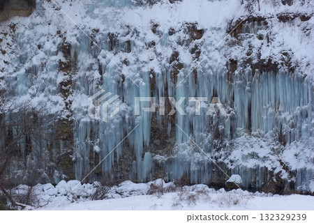 白川冰柱群是一串凍結的冰柱,景色十分壯觀。 白川冰柱群是一串凍結的冰柱,景色十分壯觀。 132329239