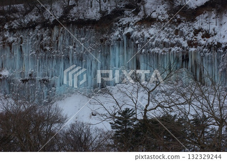 白川冰柱群是一串凍結的冰柱,景色十分壯觀。 白川冰柱群是一串凍結的冰柱,景色十分壯觀。 132329244