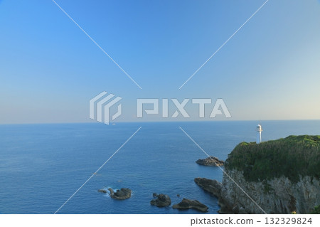 高知縣足摺岬燈塔的景色，藍天碧海 132329824