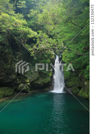 View of the waterfall cascading into the Niyodo blue pool at Nikobuchi in Kochi 132330475