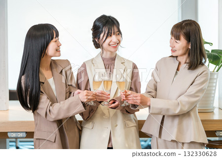 Businesswomen lining up in the office with champagne (teamwork, rally, victory party, celebration) 132330628