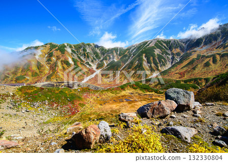 Spectacular view of Murododaira with blue skies and autumn leaves, Tateyama Kurobe Alpine Route, Toyama Prefecture Spectacular view of Murododaira with blue skies and autumn leaves, Tateyama Kurobe Alpine Route, Toyama Prefecture 132330804