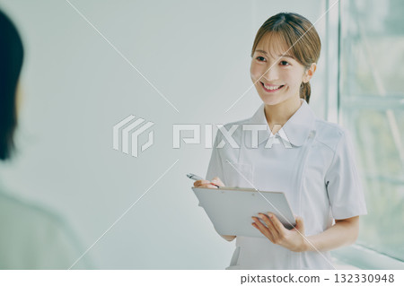 Female nurse providing counseling 132330948