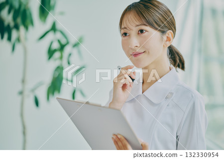 提供諮詢的女護士 132330954