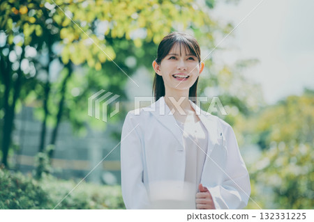 女醫生肖像 132331225