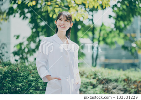 女醫生肖像 132331229