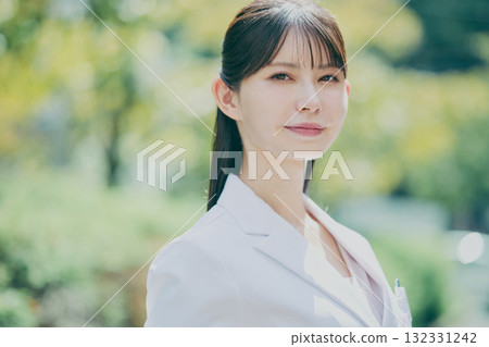 女醫生肖像 132331242