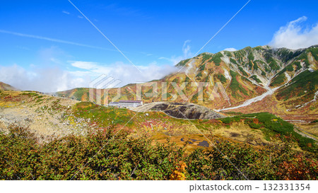 立山黑部阿爾卑斯山脈路線、室堂平原的紅葉、立山黑部阿爾卑斯山脈路線、富山縣 立山黑部阿爾卑斯山脈路線、室堂平原的紅葉、立山黑部阿爾卑斯山脈路線、富山縣 132331354