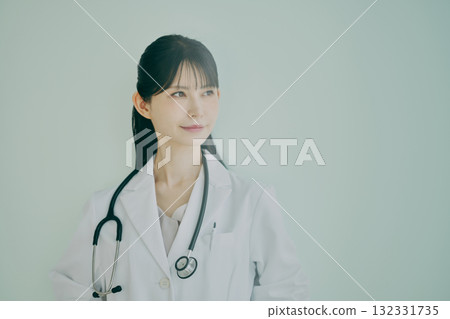 Female doctor portrait 132331735