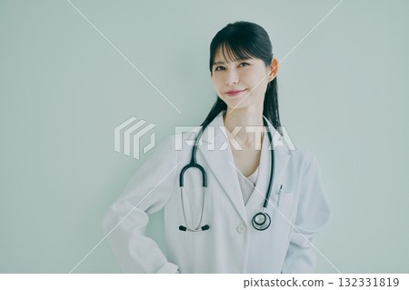 女醫生肖像 132331819