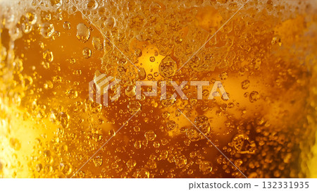 帶有泡沫的啤酒宏，圖像背景 132331935