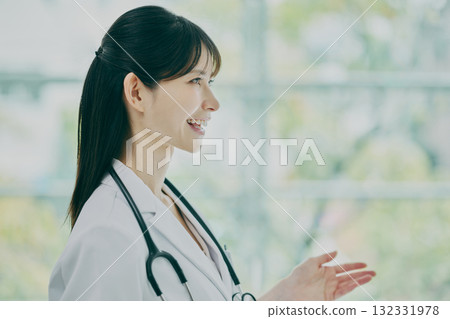 諮詢的女醫生 132331978