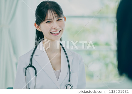 A female doctor who consults A female doctor who consults 132331981