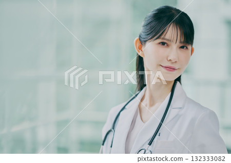 Female doctor portrait 132333082