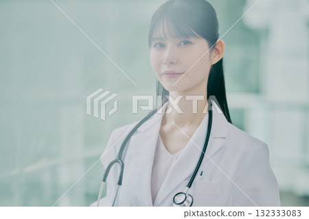女醫生肖像 132333083