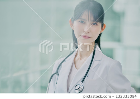 Female doctor portrait 132333084
