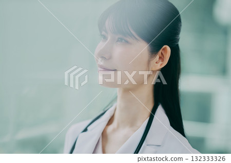 女醫生肖像 132333326