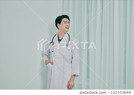 一位男醫生的肖像 一位男醫生的肖像 132333649