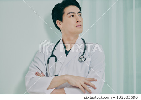 一位男醫生的肖像 132333696