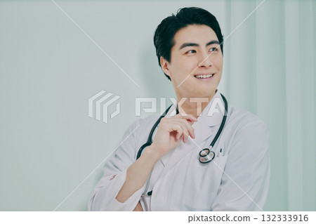 Portrait of a male doctor Portrait of a male doctor 132333916