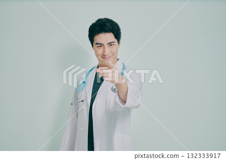 一位男醫生的肖像 132333917