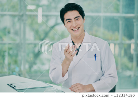 Male doctor who consults Male doctor who consults 132334180
