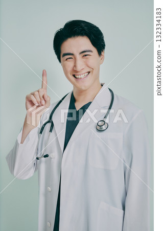 一位男醫生的肖像 132334183