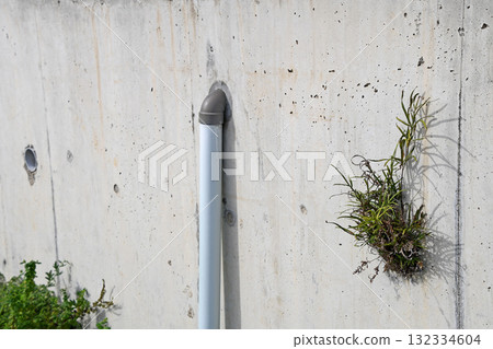 Weep holes and drainage pipes in retaining walls Weep holes and drainage pipes in retaining walls 132334604