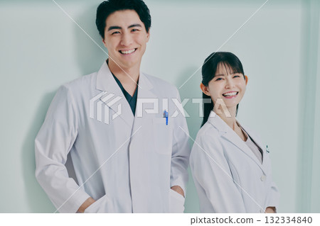 Men and women in white coats 132334840