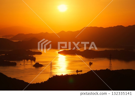 黃昏的瀨戶內海：從尾道高見山看到的日落 132335141