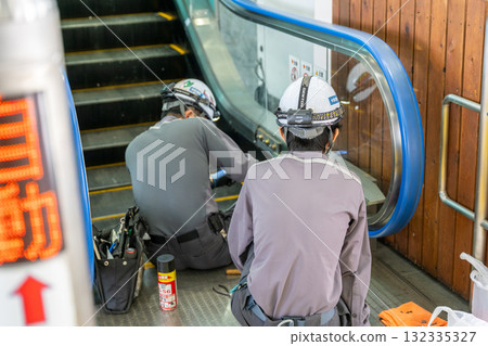 自動扶梯維護和檢查 132335327